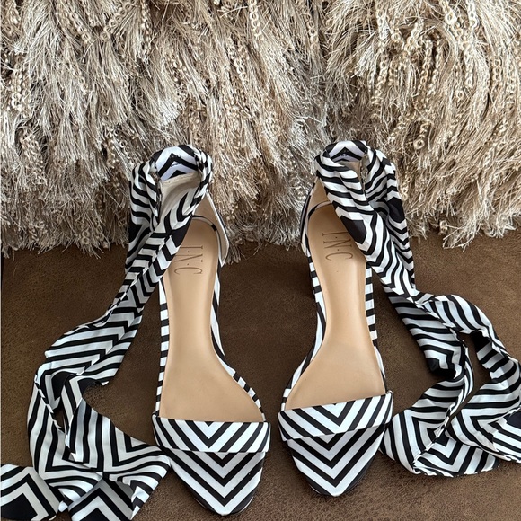 Chic Black and White Women's Shoes - Picture 1 of 4